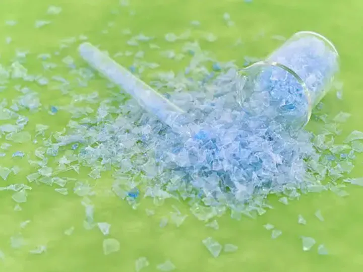 PET plastic flakes