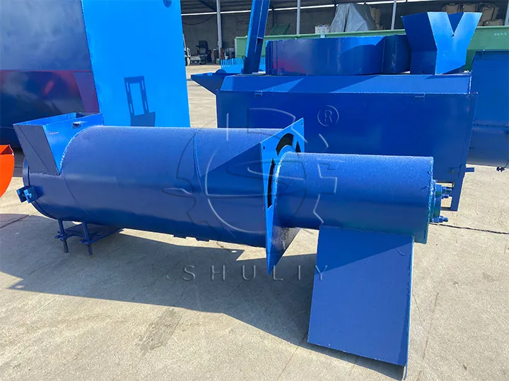 Vertical type dewatering machine