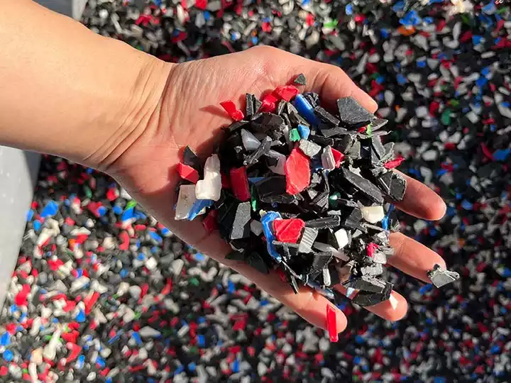 crushed waste plastic