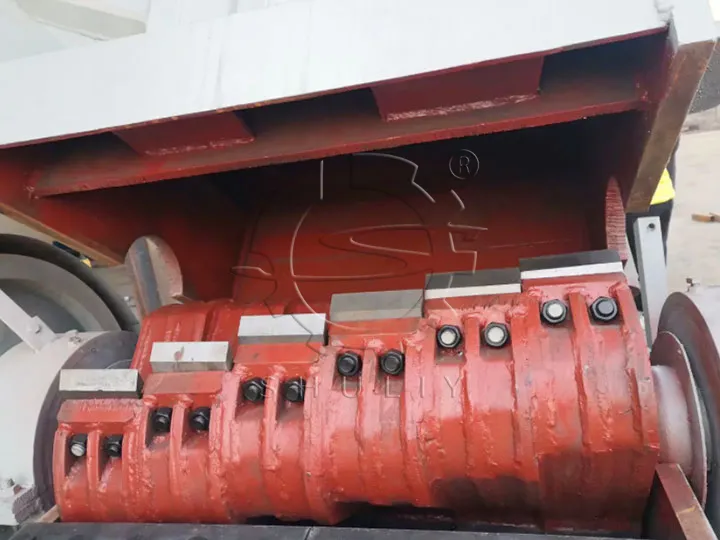 blades of PET bottle crusher