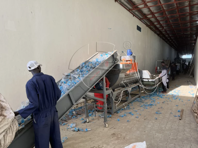 Máquina de reciclagem de PET instalada no Sudão do Sul