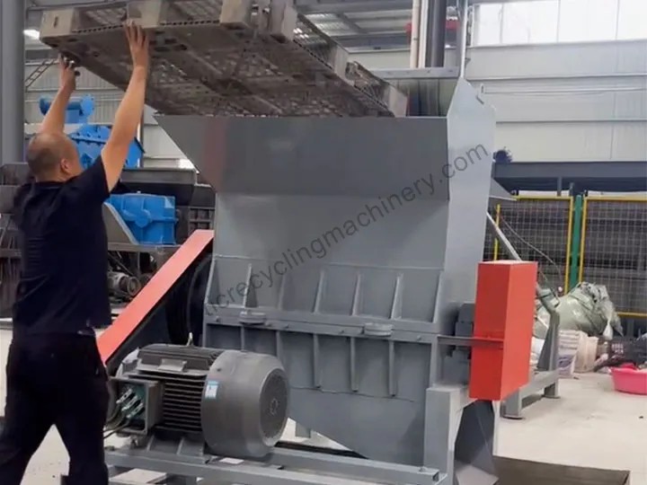 crushing plastic pallets