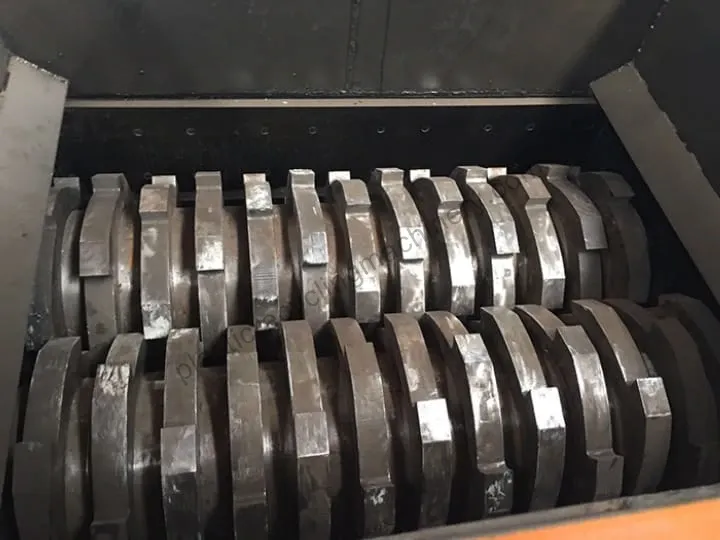 Metal shredder blade set