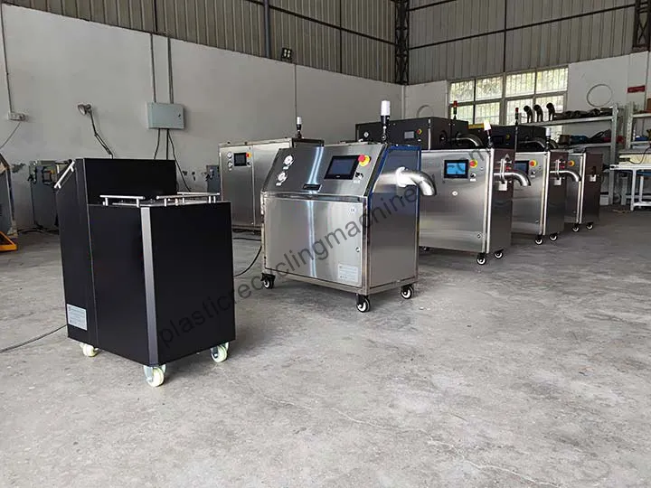 dry ice cleaning machine and pellet making machine