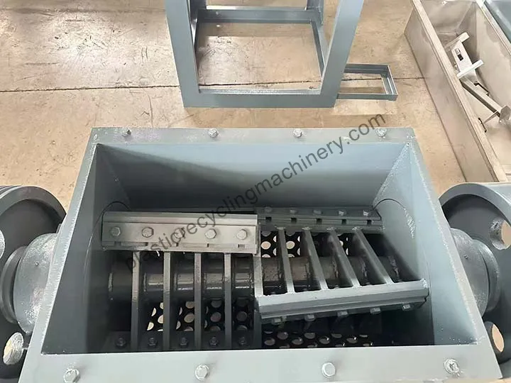 Internal blades of a plastic crusher