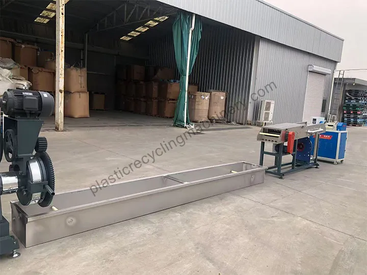 cooling water tank and pellet cutting