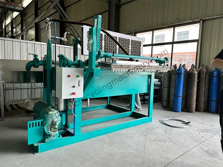 Flip-Type Forming Machine