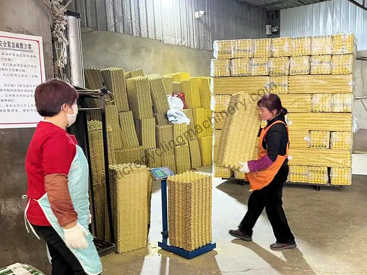 Egg Tray Strapping Machine